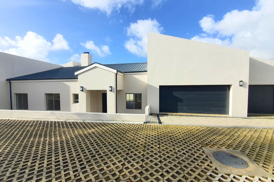 4 Bedroom Property for Sale in Vierlanden Western Cape